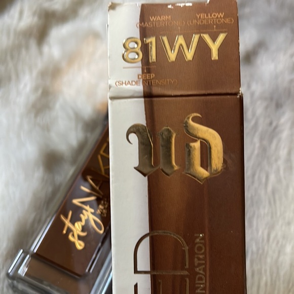 Urban Decay Stay Naked Weightless Foundation - Picture 3 of 3